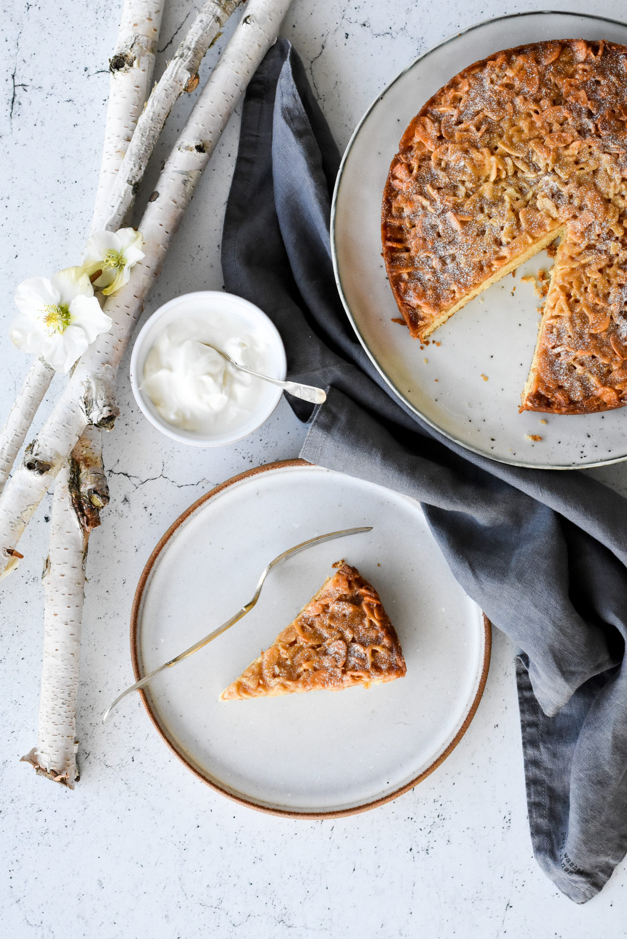 Toscakaka (Almond Caramel Sponge Cake) - Nordic Kitchen stories